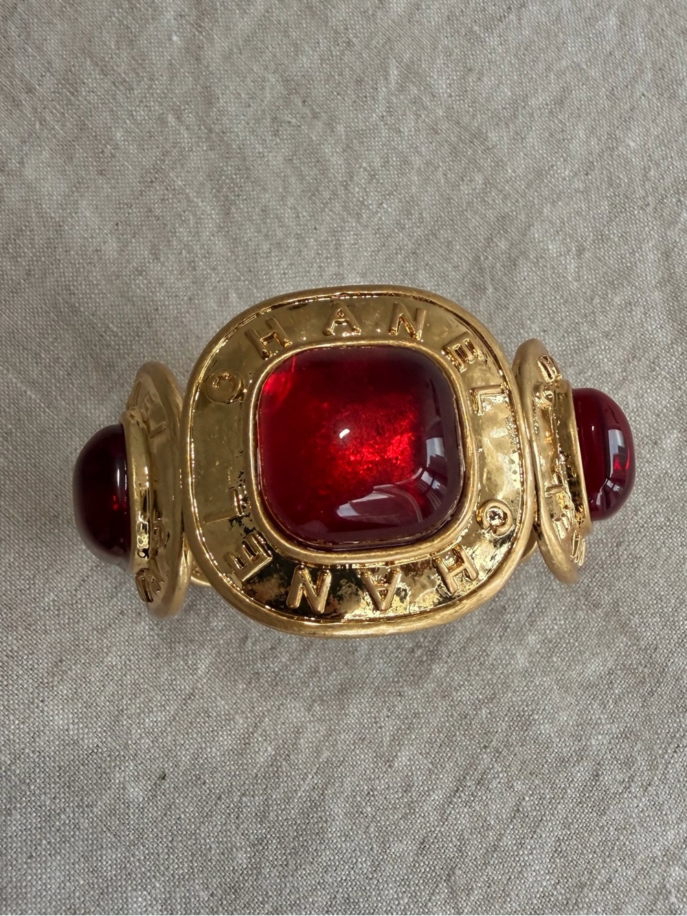 ❤️CHANEL Gold-Tone Cuff Bracelet with Red Cabochons❤️